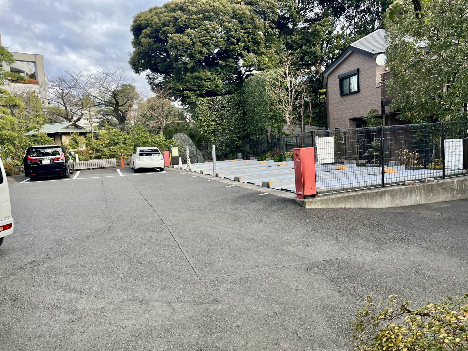 伊勢山皇大神宮駐車場上