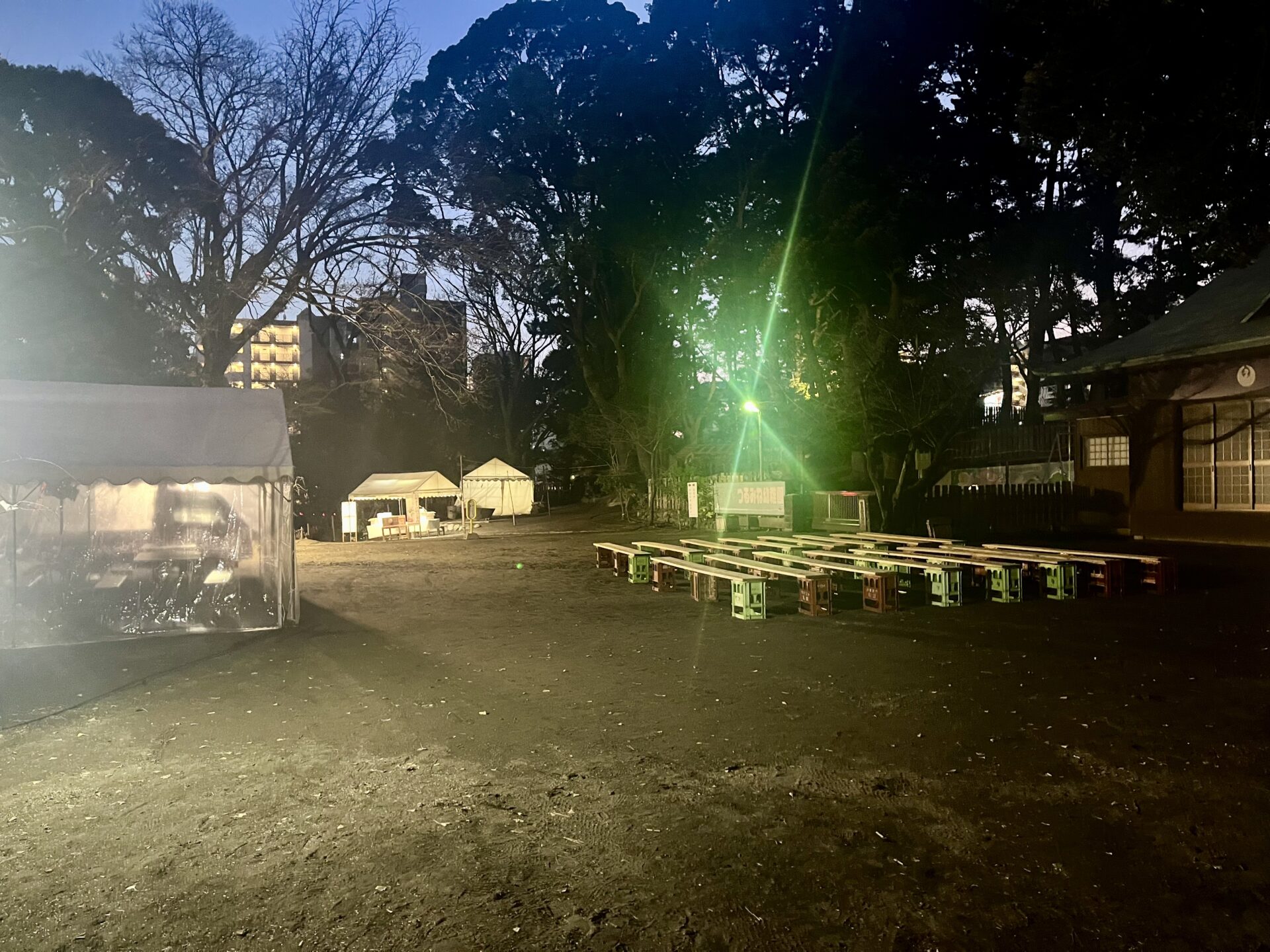 平塚八幡宮の広場